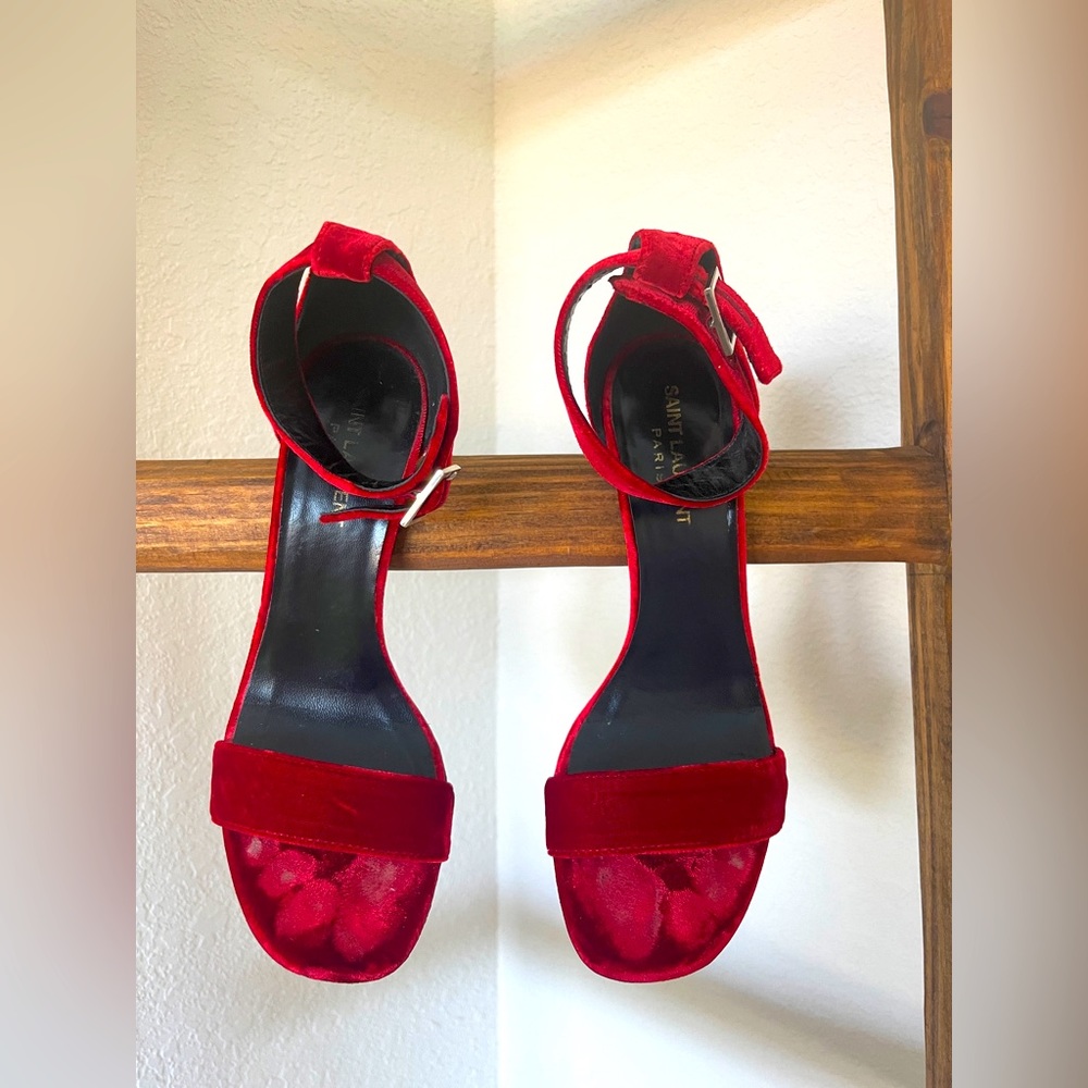 Saint Laurent: red velvet heels ♥️🥵🌶️